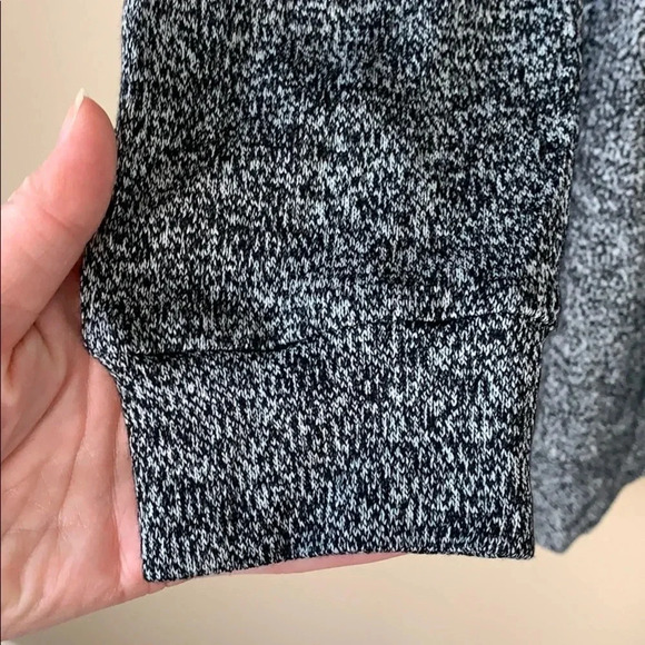 Athleta heathered black long sleeve top sm - Picture 4 of 6